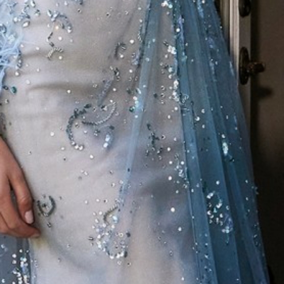 Formal dress - Picture 3 of 10